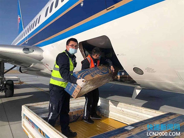 德邦快递与新疆富蕴机场合作 开通航空运输雪具服务
