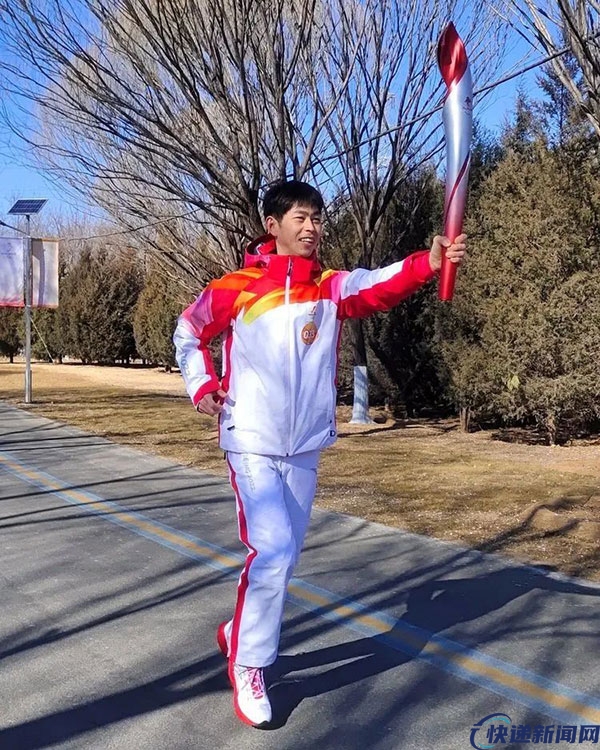 京东小哥成冬奥火炬手，网友称他为“跑得最快的快递小哥”