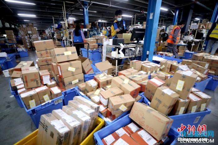 邮政快递业量质齐升 日均服务用户超5亿人次 