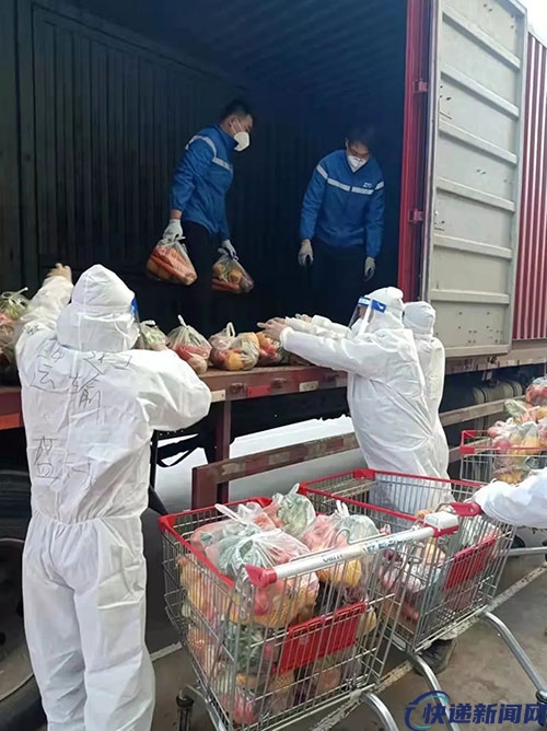 上海已有近8000名快递小哥返岗 日均运送物资8500吨